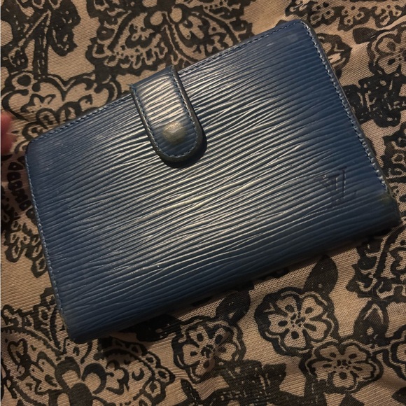 Vintage Louis Vuitton EPI wallet - Picture 1 of 10